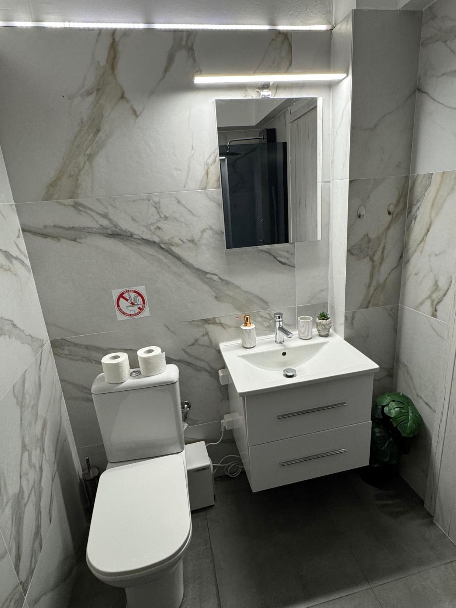 Afrodite Central Apartment By Vpn Atenas Exterior foto