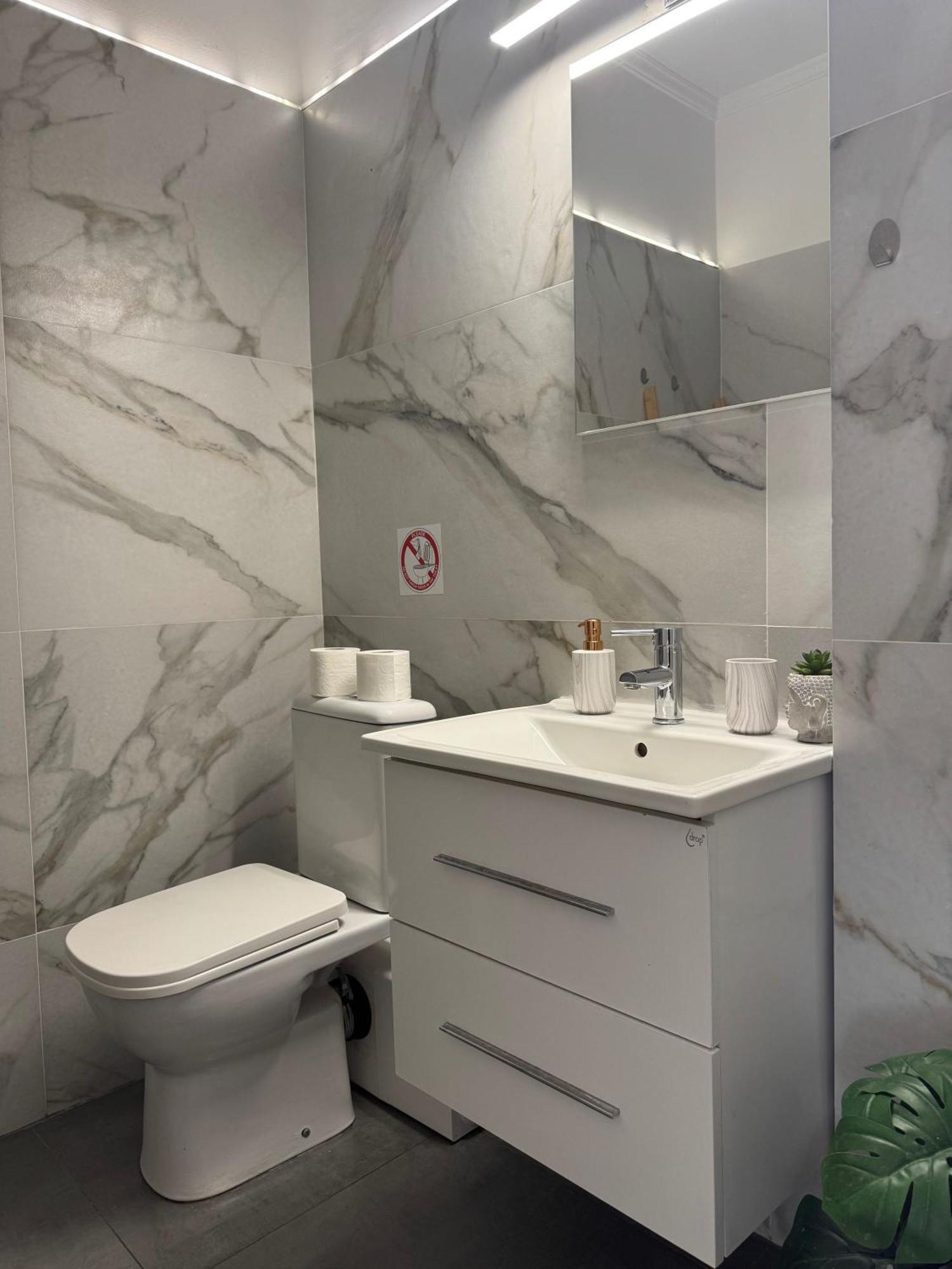 Afrodite Central Apartment By Vpn Atenas Exterior foto