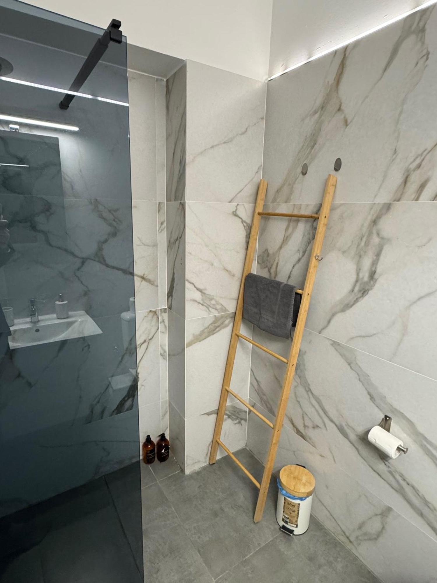 Afrodite Central Apartment By Vpn Atenas Exterior foto